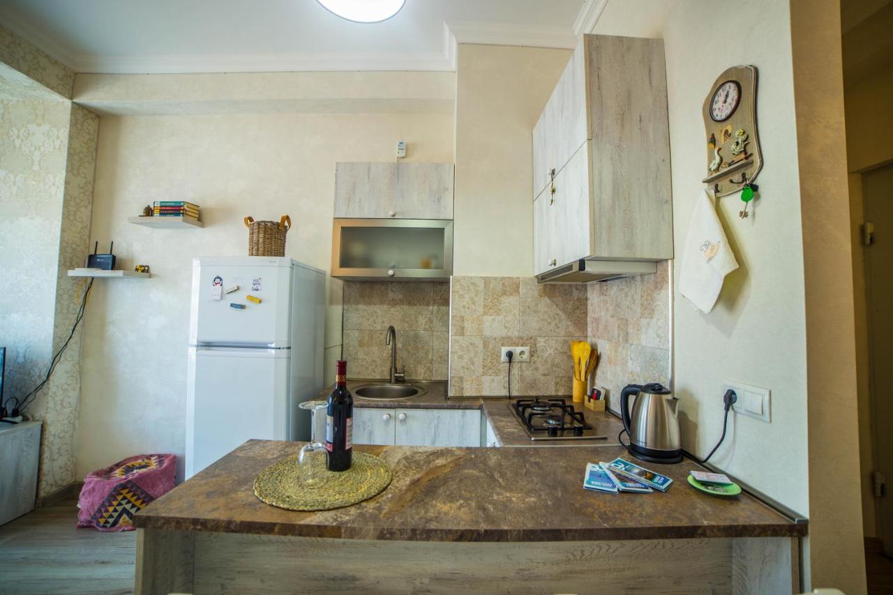 Comfy Apartment Tbilisi Esterno foto