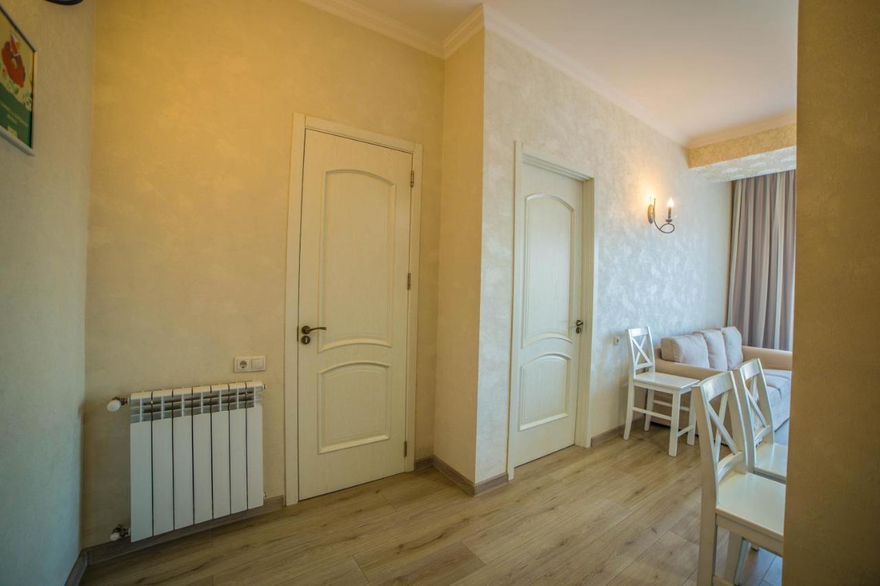Comfy Apartment Tbilisi Esterno foto