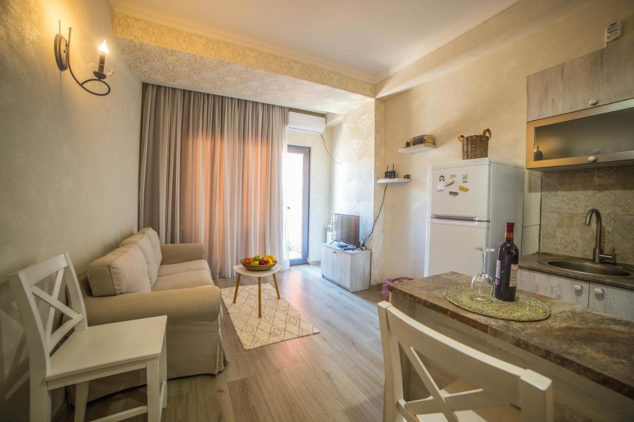 Comfy Apartment Tbilisi Esterno foto